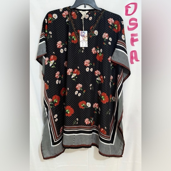 gypsie blu Tops - Black and Pink Boxy Tunic Top
